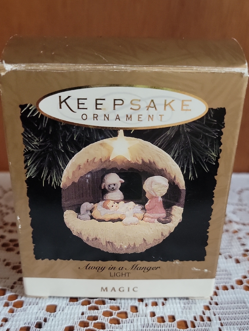 1994 Hallmark Keepsake Ornament "Away in a Manger" Light - Gold Box